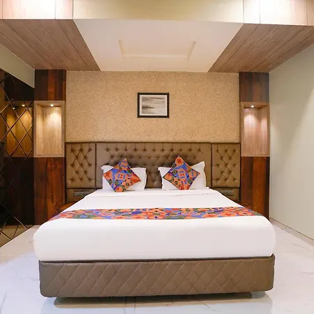 Fabhotel Prasad International 2*