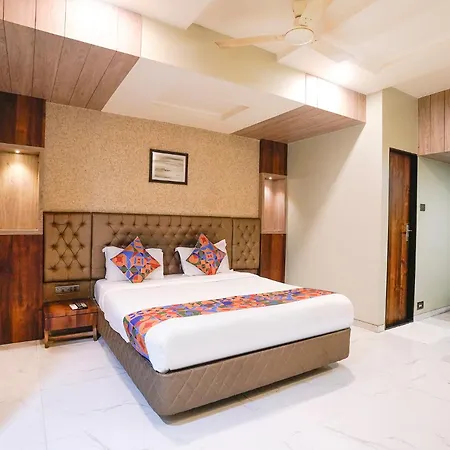 Fabhotel Prasad International 2*