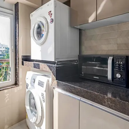 Zen B - Stylish Private In Shared 3bhk
