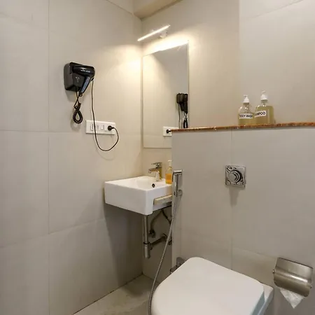 Zen C - Private In Shared 3bhk Mumbai