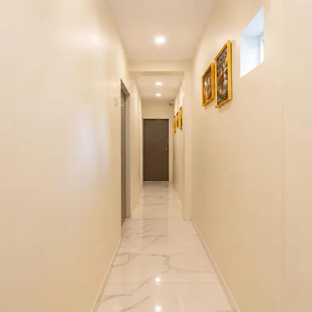 Platinum Hotel *