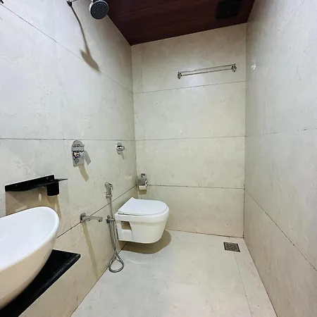 Breeze Bay Bkc - Near Us Embassy 3*