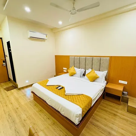 Breeze Bay Bkc - Near Us Embassy Hotel