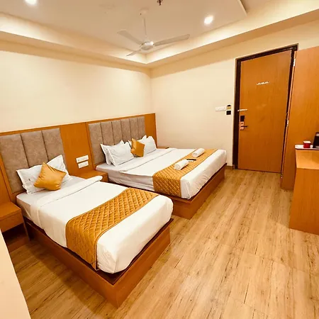 Breeze Bay Bkc - Near Us Embassy Hotel 3*