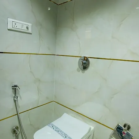 Hotel Brown Luxury Near Us Consulate Bkc