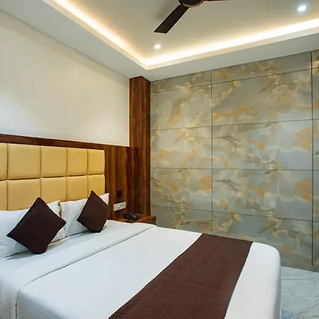 Hotel Brown Luxury Near Us Consulate Bkc 3*