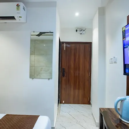 Brown Luxury Near Us Consulate Bkc Hotel 3*