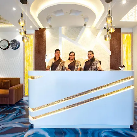 Hotel Brown Luxury Near Us Consulate Bkc 3*