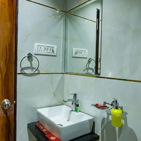 Brown Luxury Near Us Consulate Bkc 3* Mumbai