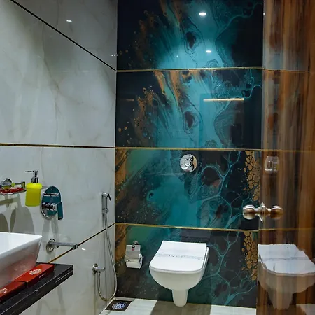 Hotel Brown Luxury Near Us Consulate Bkc