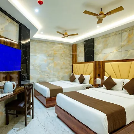 Brown Luxury Near Us Consulate Bkc Hotel 3*