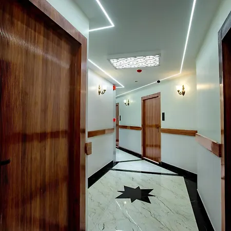 Brown Luxury Near Us Consulate Bkc Hotel 3*