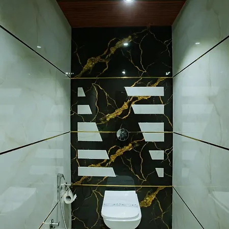 Hotel Brown Luxury Near Us Consulate Bkc 3*