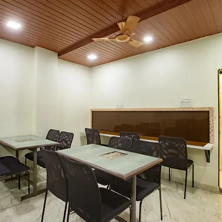 Hotel Brown Luxury Near Us Consulate Bkc 3*