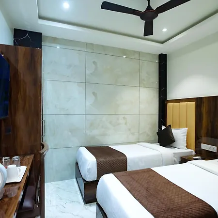Hotel Brown Luxury Near Us Consulate Bkc