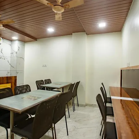 Brown Luxury Near Us Consulate Bkc Hotel 3*