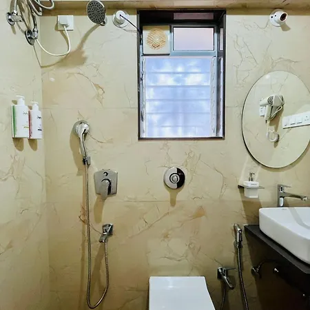 Hotel The - Malad West By Arch Hospitality Services 4*