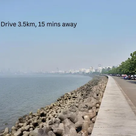 Travellers Near Hotel Mumbai