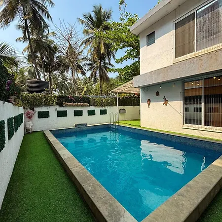 Glasshouse Luxury Villa, 4 Bed Private Pool Gorai