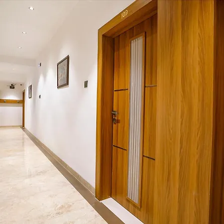 Fabhotel Status Residency Hotel 3*
