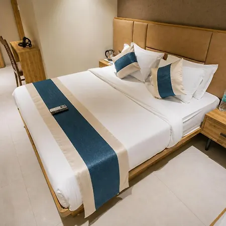 Hotel Royal Near Kokilaben Hospital Mumbai