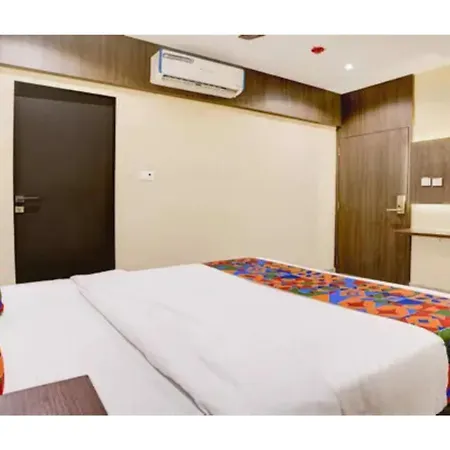 Hotel Fabhotel Casa Royal Residency