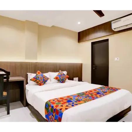 Hotel Fabhotel Casa Royal Residency