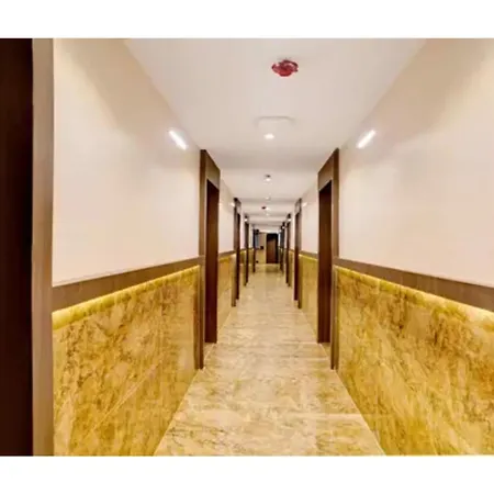 Hotel Fabhotel Casa Royal Residency