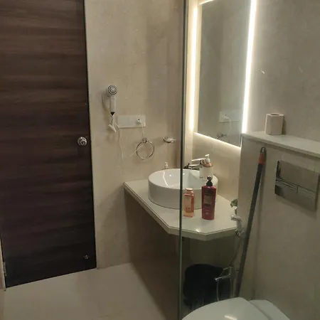 Hotel 2bhk Luxurious Near Bkc