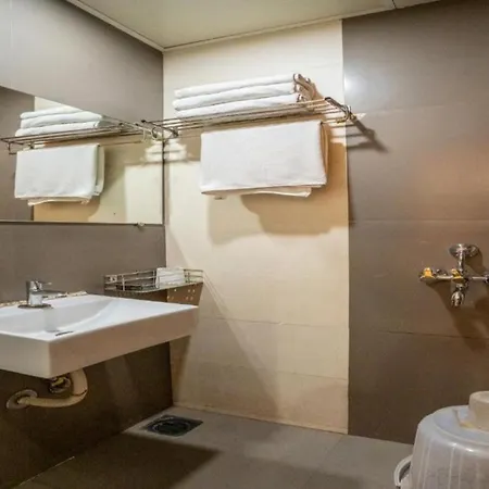 Royce By Glitz-nxt To Visa Consulate & Kurla Station Hotel Mumbai