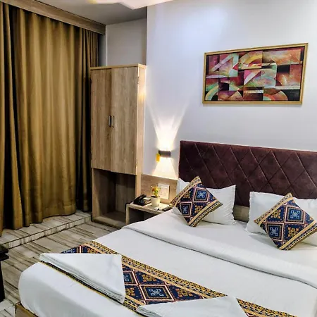 Square International 5*