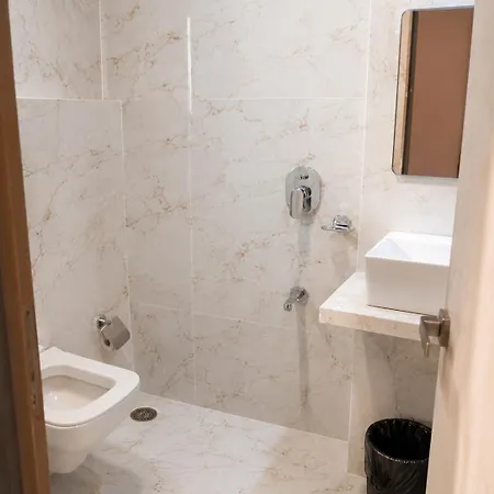 Hotel Transit Seven Hills Near Airport T2