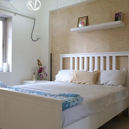 Sea View Private Near Mannat, Bandra Guest house