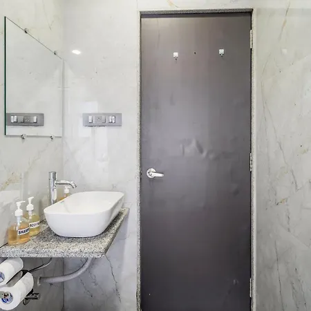 Homestay Ganga Jamuna Shared In A Private 3bhk In Bandra West By Squareone *