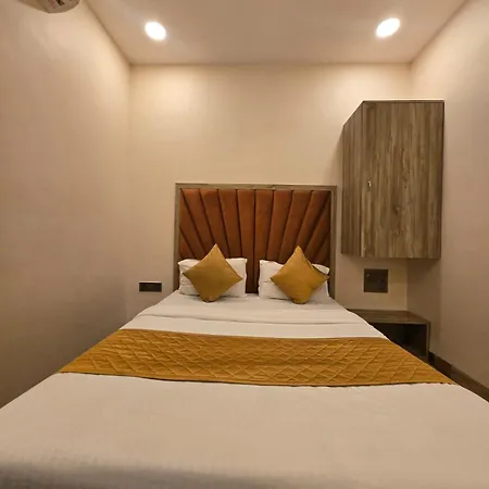 Royce Bkc - Near Jio Convention Centre And Us Consulate 3*