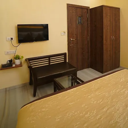 Royce By Glitz-nxt To Visa Consulate & Kurla Station