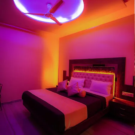 Royce By Glitz-nxt To Visa Consulate & Kurla Station Hotel *