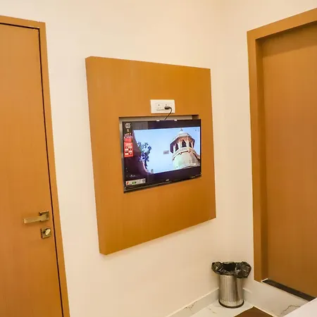 Pramila Hotel