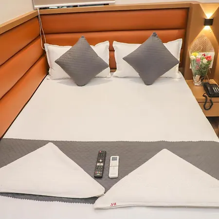 Pramila Hotel Mumbai