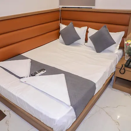 Pramila Hotel
