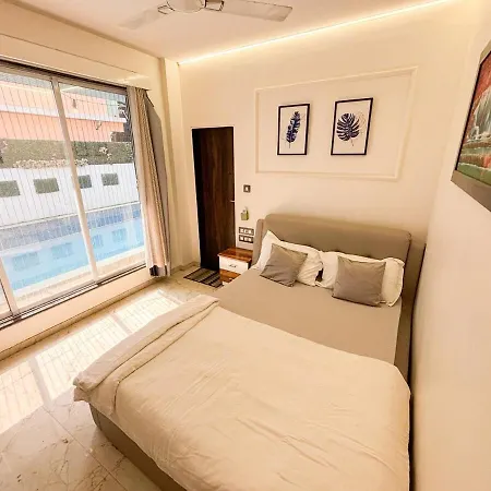 Glasshouse Luxury Villa, 4 Bed Private Pool Gorai *