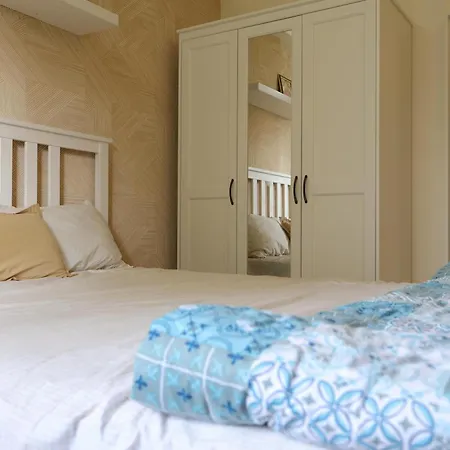 Sea View Private Near Mannat, Bandra Guest house