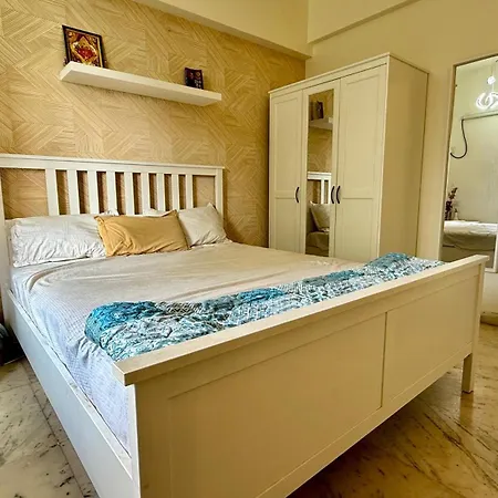 Sea View Private Near Mannat, Bandra * Mumbai