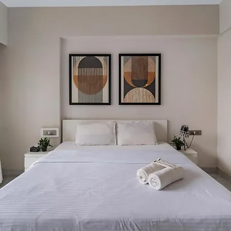 Ganga Jamuna Shared In A Private 3bhk In Bandra West By Squareone Homestay *