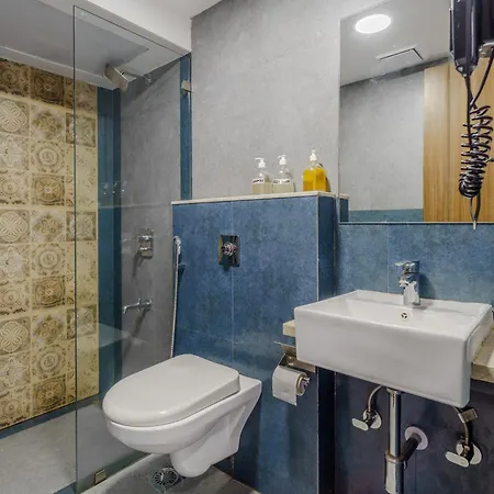 Zen B - Stylish Private In Shared 3bhk *