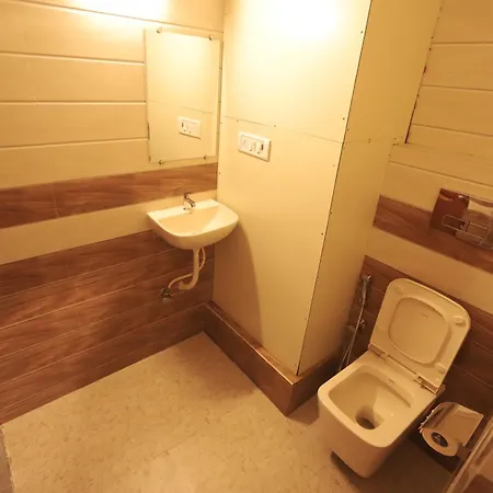 Dev Shelters Goregaon West Surya Bangalow Bed & Breakfast *