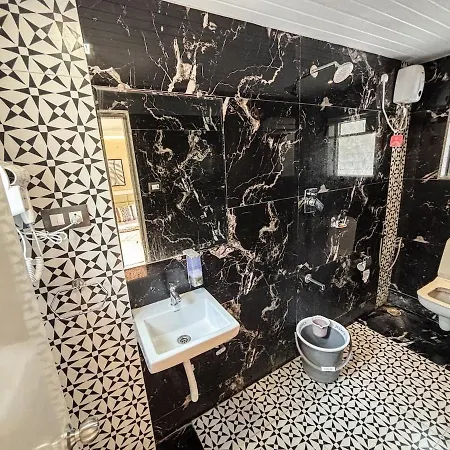 Glasshouse Luxury Villa, 4 Bed Private Pool Gorai Villa *