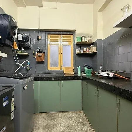 Guest house Sea View Private Near Mannat, Bandra Mumbai