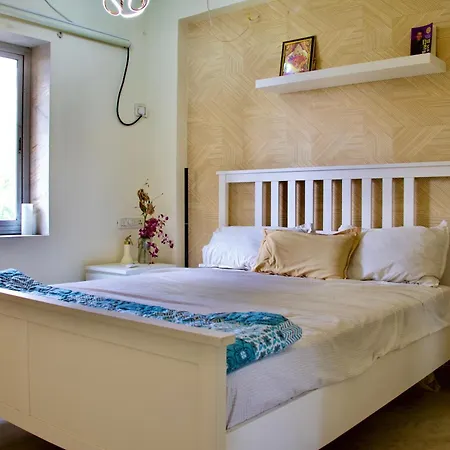 Sea View Private Near Mannat, Bandra Guest house Mumbai