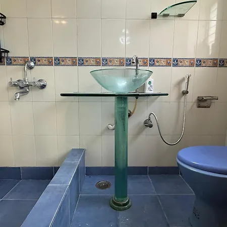 Sea View Private Near Mannat, Bandra Guest house *